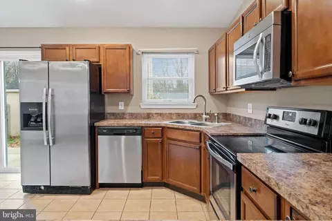 Kitchen - 17 Gogh Cir, Newark, DE 19702 photo 3 of 4