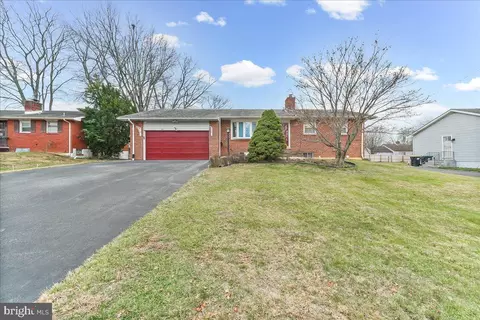 206 Werden Dr, New Castle, DE 19720