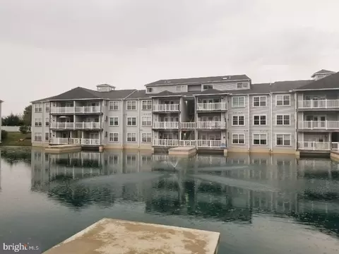 104 Waters Edge Dr, Newark, DE 19702