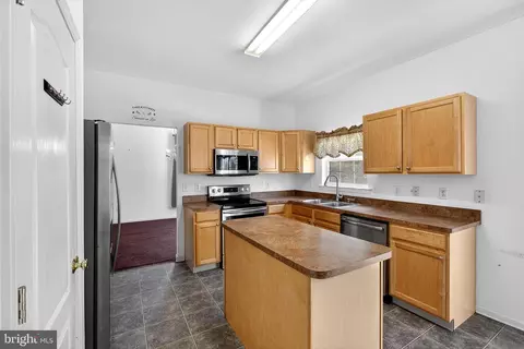 Kitchen - 2 Foxfield Ct, Bear, DE 19701 photo 2 of 4
