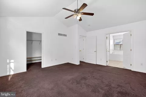 Entry Way - 2 Foxfield Ct, Bear, DE 19701 photo 5 of 15