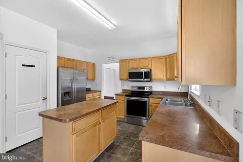 Kitchen - 2 Foxfield Ct, Bear, DE 19701 photo 4 of 4