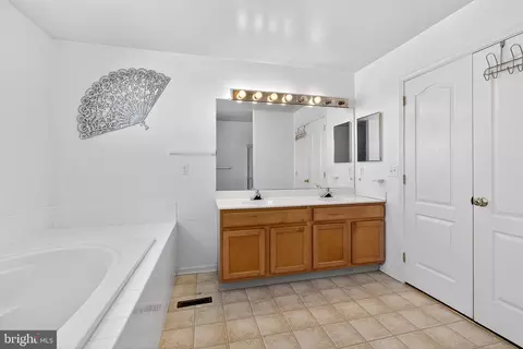 Bath - 2 Foxfield Ct, Bear, DE 19701 photo 1 of 1