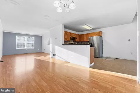 Living - 210 Bellwether Ct, Newark, DE 19702 photo 5 of 5