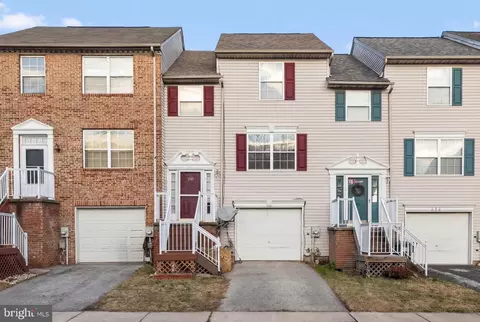 210 Bellwether Ct, Newark, DE 19702