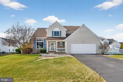 5 Charcoal Ct, Newark, DE 19702