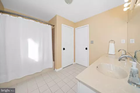 Bath - 29 Hillstream Rd, Newark, DE 19711 photo 5 of 5