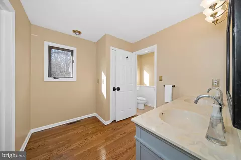 Bath - 29 Hillstream Rd, Newark, DE 19711 photo 3 of 5