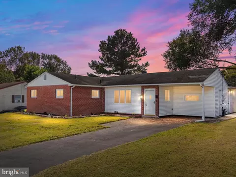 102 Longview Dr, Newark, DE 19711