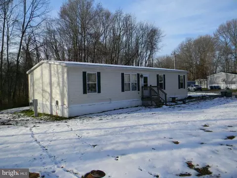 87 Dragon Dr N, Bear, DE 19701 photo 2