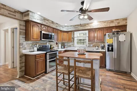Kitchen - 5 Embry Ct, Newark, DE 19711 photo 2 of 2