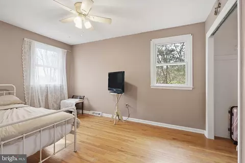 Bedroom - 5 Embry Ct, Newark, DE 19711 photo 5 of 8