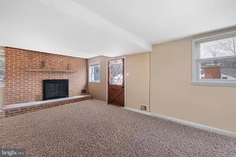 Living - 301 Taylor Rd, Wilmington, DE 19804 photo 1 of 1