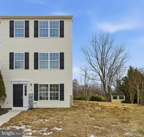 138 Versailles Ct, Newark, DE 19702