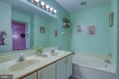 Bath - 408 Margit Ct, Newark, DE 19711 photo 2 of 3