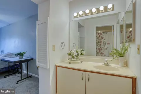 Bath - 408 Margit Ct, Newark, DE 19711 photo 1 of 3