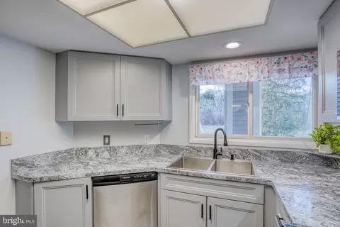 Kitchen - 408 Margit Ct, Newark, DE 19711 photo 3 of 4