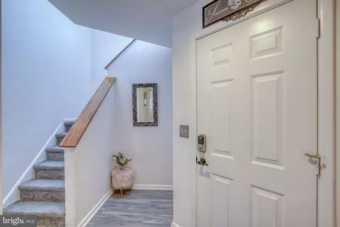 Entry Way - 408 Margit Ct, Newark, DE 19711 photo 2 of 4