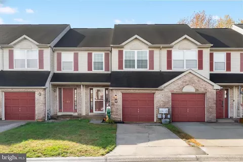 28 Woodcrest Ct, Newark, DE 19702
