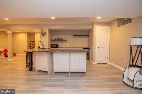 Entry Way - 200 W Testaverde Rd, Newark, DE 19702 photo 5 of 7