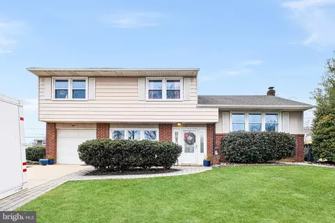8 Toby Ct, Wilmington, DE 19808