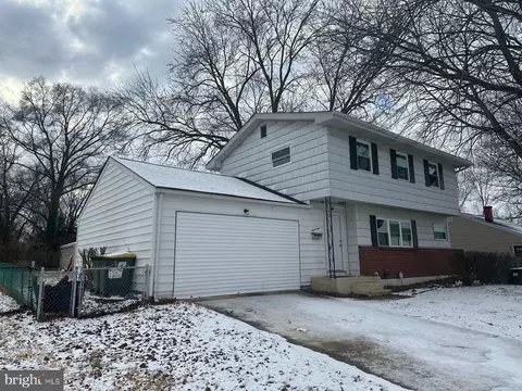 Exterior - 17 Pearson Dr, Newark, DE 19713 photo 2 of 3