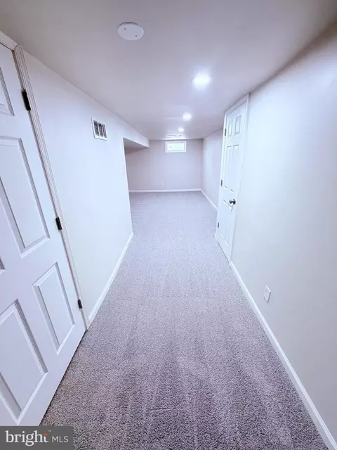 Entry Way - 17 Pearson Dr, Newark, DE 19713 photo 1 of 2
