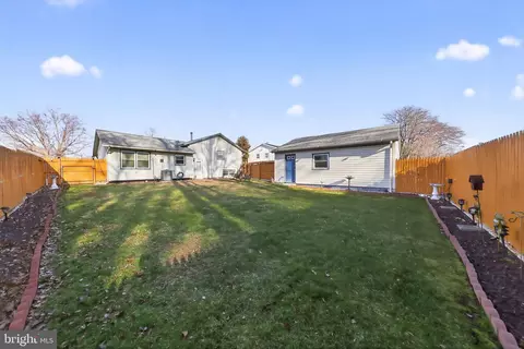 Exterior - 871 Broadfield Dr, Newark, DE 19713 photo 2 of 2