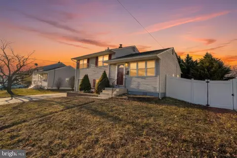 1431 Oak Hill Dr, Wilmington, DE 19805