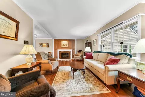 Living - 1002 Dixon Dr, Newark, DE 19711 photo 1 of 2