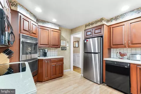 Kitchen - 1002 Dixon Dr, Newark, DE 19711 photo 3 of 4