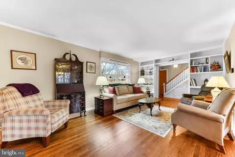 Living - 1002 Dixon Dr, Newark, DE 19711 photo 2 of 2