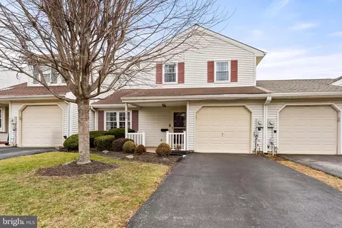 102 Upper Valley Ln, Newark, DE 19711