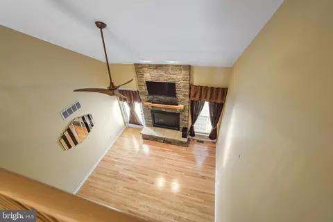 Entry Way - 433 Pierce Run, Newark, DE 19702 photo 1 of 10