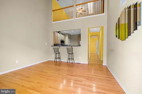 Living - 433 Pierce Run, Newark, DE 19702 photo 1 of 2