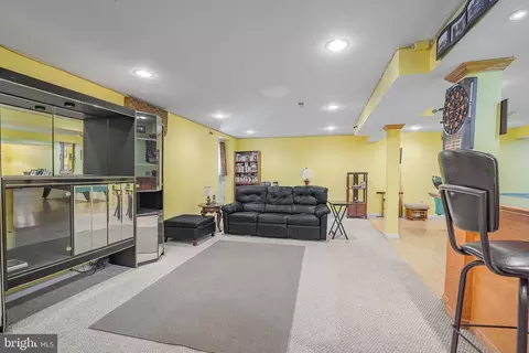 Living - 433 Pierce Run, Newark, DE 19702 photo 2 of 2