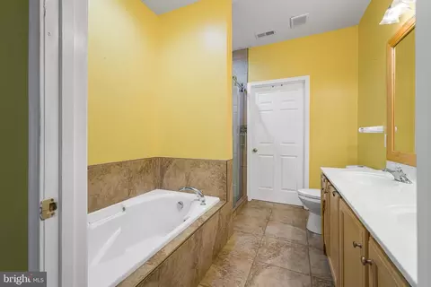 Bath - 433 Pierce Run, Newark, DE 19702 photo 1 of 4