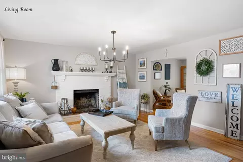 Living - 106 Kingston Dr, Bear, DE 19701 photo 1 of 3