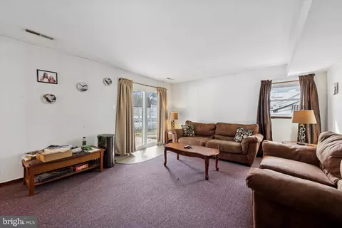 Living - 47 Rawlings Dr, Bear, DE 19701 photo 2 of 3