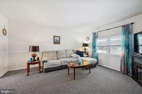 Living - 47 Rawlings Dr, Bear, DE 19701 photo 1 of 3