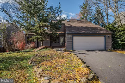 28 Harris Cir, Newark, DE 19711