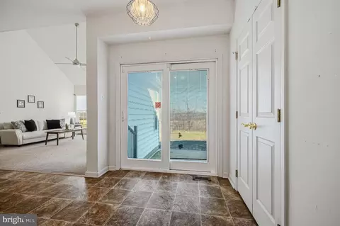 Entry Way - 325 Pierce Run, Newark, DE 19702 photo 2 of 5