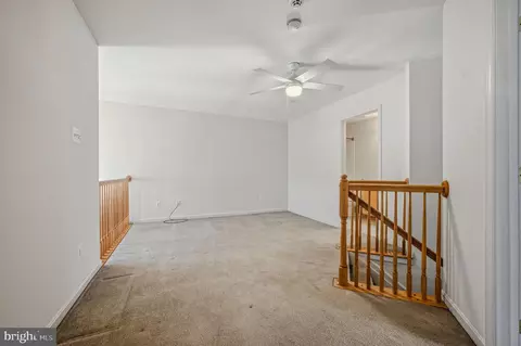 Living - 325 Pierce Run, Newark, DE 19702 photo 1 of 1