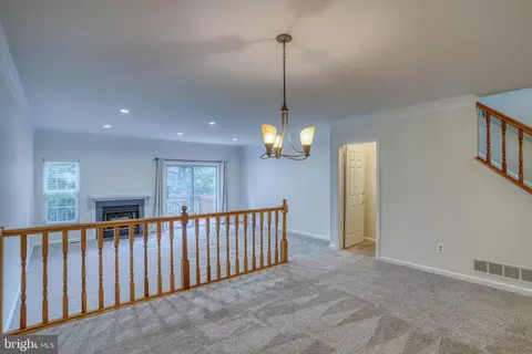 Living - 302 Benham Ct, Newark, DE 19711 photo 2 of 6