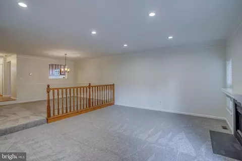 Living - 302 Benham Ct, Newark, DE 19711 photo 3 of 6