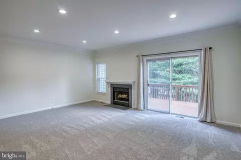 Living - 302 Benham Ct, Newark, DE 19711 photo 6 of 6