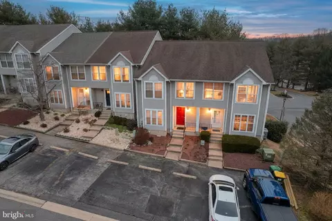 302 Benham Ct, Newark, DE 19711