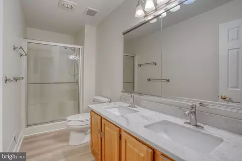 Bath - 302 Benham Ct, Newark, DE 19711 photo 1 of 2