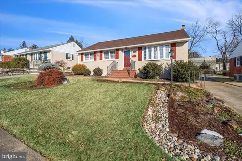 2515 Woodview Dr, Wilmington, DE 19808