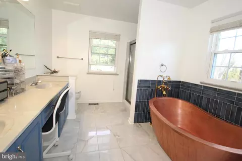 Bath - 204 Pebblecreek Pl, Bear, DE 19701 photo 1 of 3
